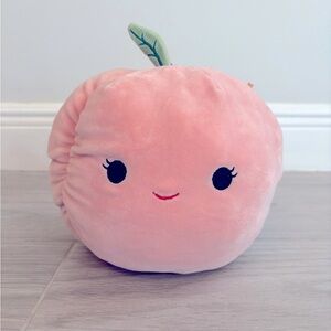 Phyllis The Peach 🍑 Squishmallow